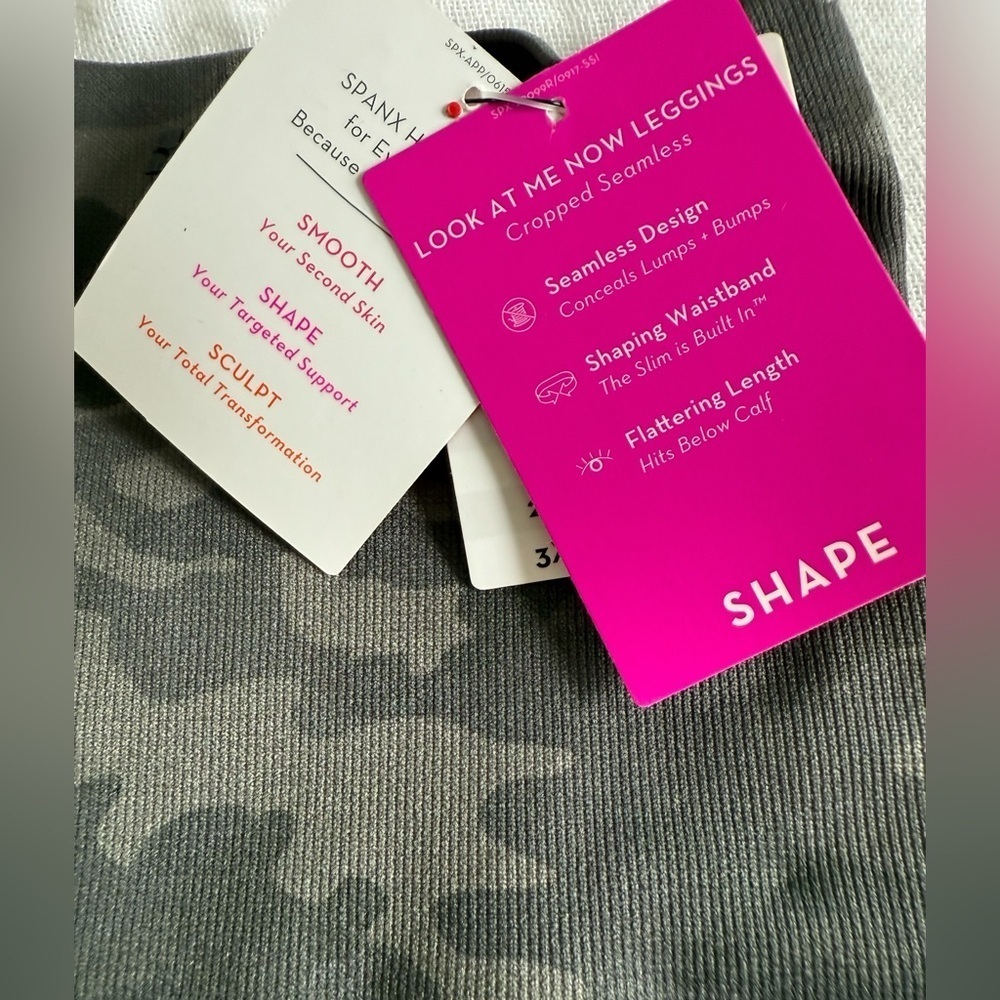 SPANX Look At Me Now Seamless W’s Cropped Leggings – Camo Print – Size S/P – NWT - Picture 3 of 8